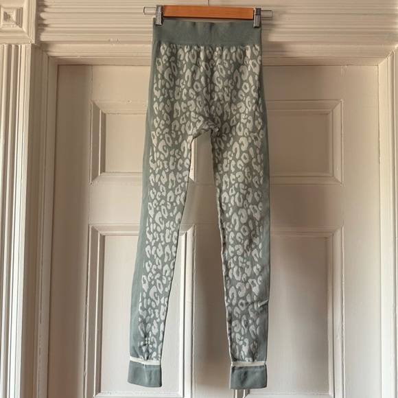 NWT Sweaty Betty Blue Leopard Paint Jacquard Base Layer Leggings Size Small Ski - Picture 5 of 15